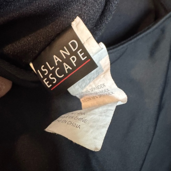 Island Escape Gray Women's Top - Picture 3 of 4